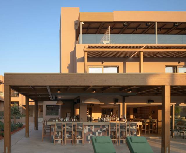 paralos-venus-suites-pool-bar-3.jpg