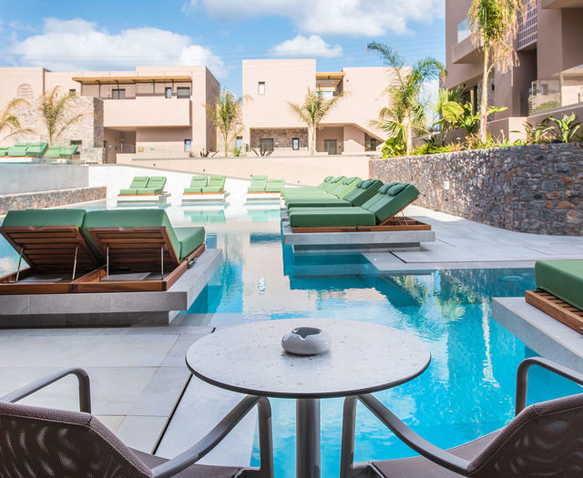 Junior-Suite-Swim-Up-6.jpg