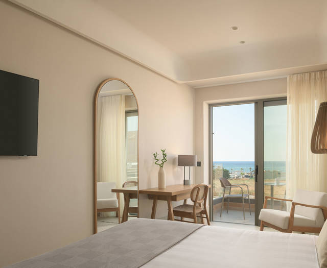 Junior-Suite-Sea-View-2.jpg