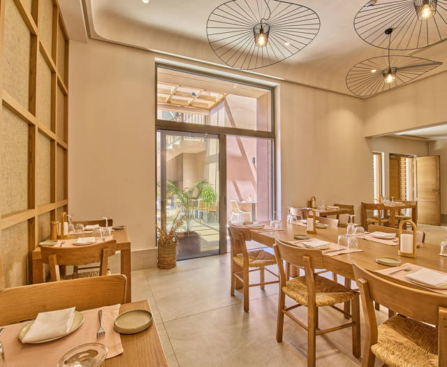 paralos-venus-suites-Bio-Cretan-Restaurant-2.jpg