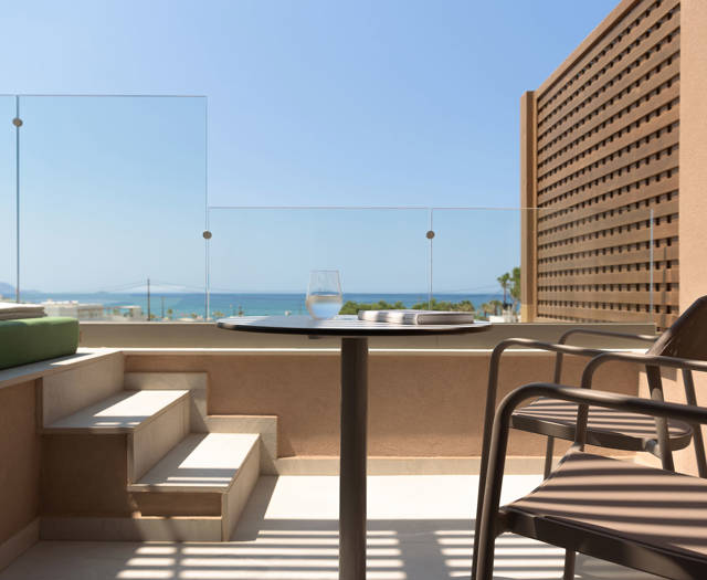 One-Bedroom-Suite-Private-Pool-Sea-View-12.jpg