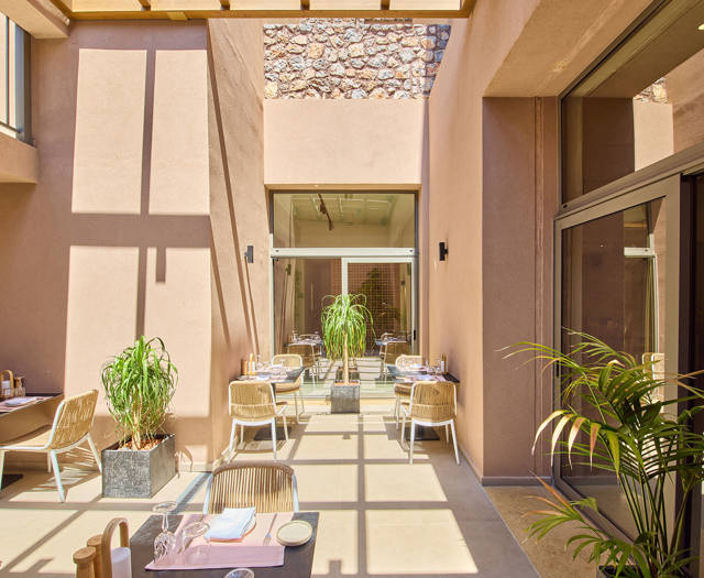 paralos-venus-suites-Bio-Cretan-Restaurant-1.jpg