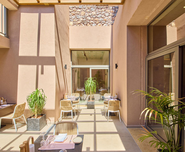 paralos-venus-suites-Bio-Cretan-Restaurant-1.jpg