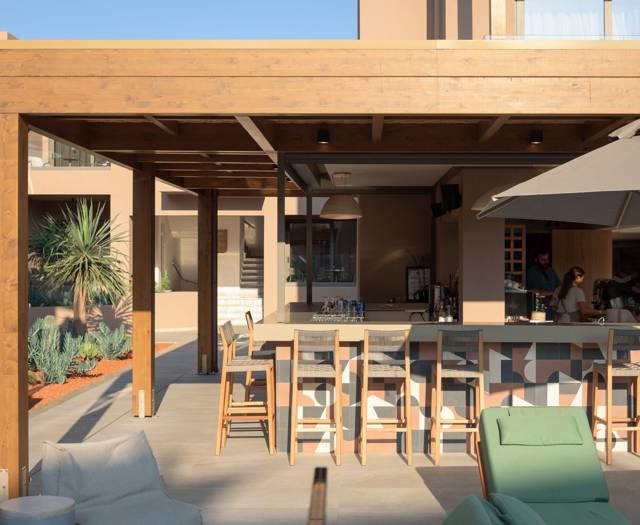paralos-venus-suites-pool-bar-2.jpg