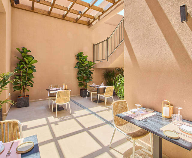 paralos-venus-suites-Bio-Cretan-Restaurant.jpg